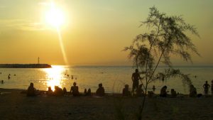Ηλιοβασίλεμα στην παραλία στη Σκάλα Καλλιράχη Θάσου